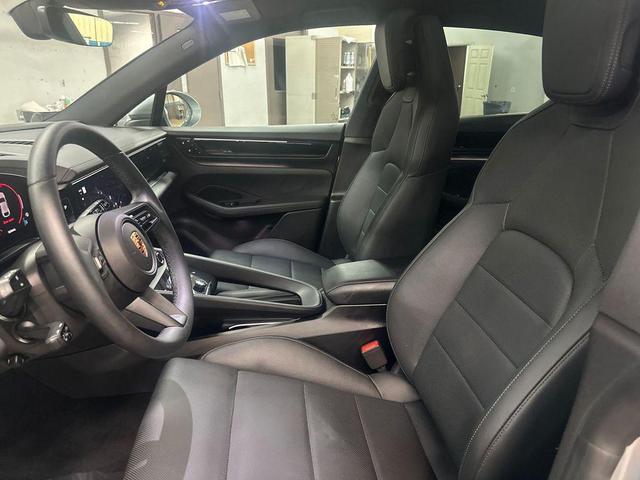 Photo of 2025 Dolomite Silver Metallic Porsche Macan