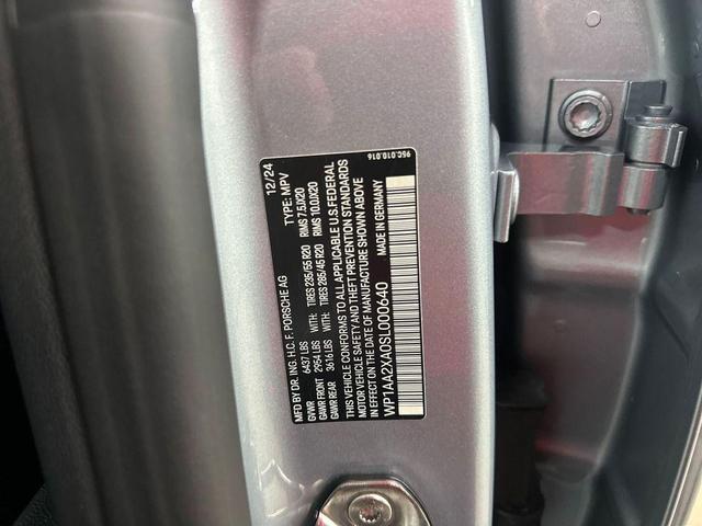 Photo of 2025 Dolomite Silver Metallic Porsche Macan