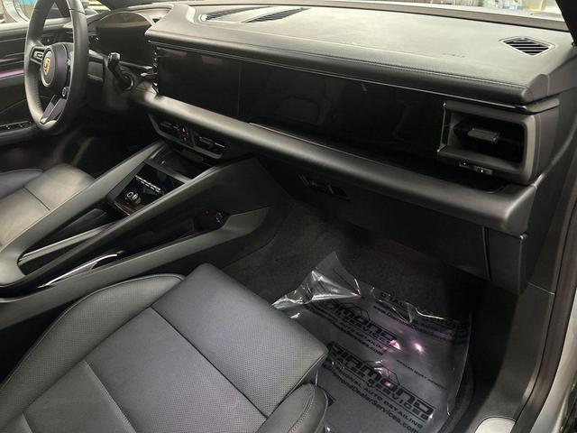 Photo of 2025 Dolomite Silver Metallic Porsche Macan