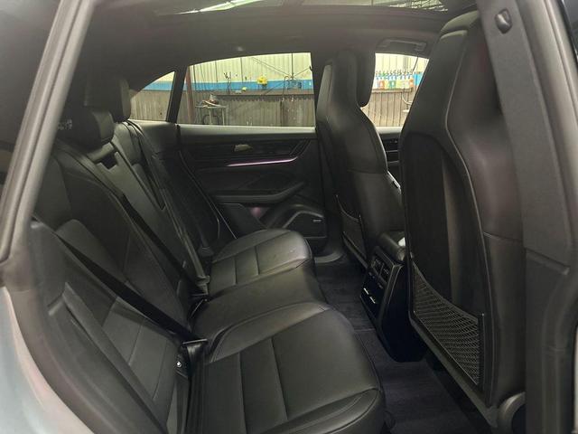 Photo of 2025 Dolomite Silver Metallic Porsche Macan