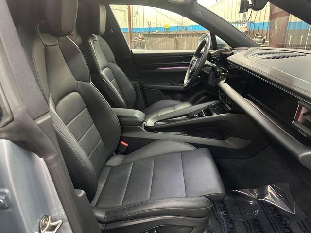 Photo of 2025 Dolomite Silver Metallic Porsche Macan