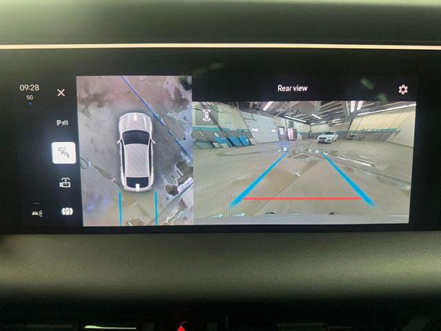 Photo of 2025 Dolomite Silver Metallic Porsche Macan