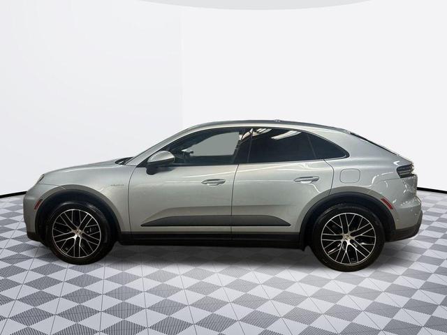 Photo of 2025 Dolomite Silver Metallic Porsche Macan