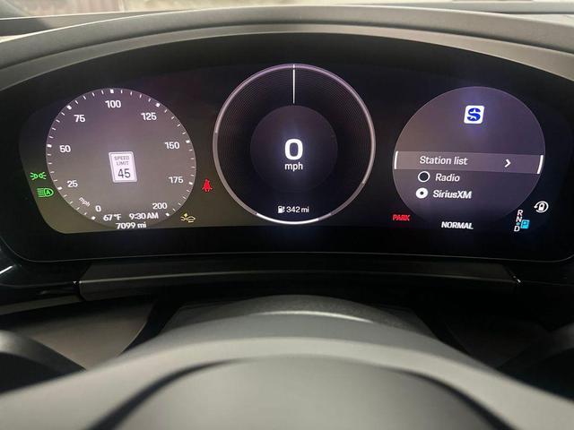 Photo of 2025 Dolomite Silver Metallic Porsche Macan