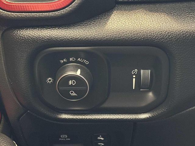 Photo of 2022 Diamond Black Crystal Pearlcoat RAM 1500