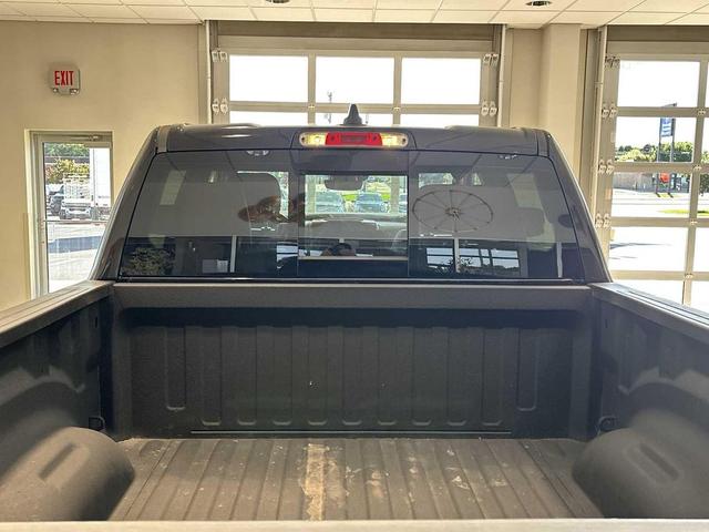 Photo of 2022 Diamond Black Crystal Pearlcoat RAM 1500