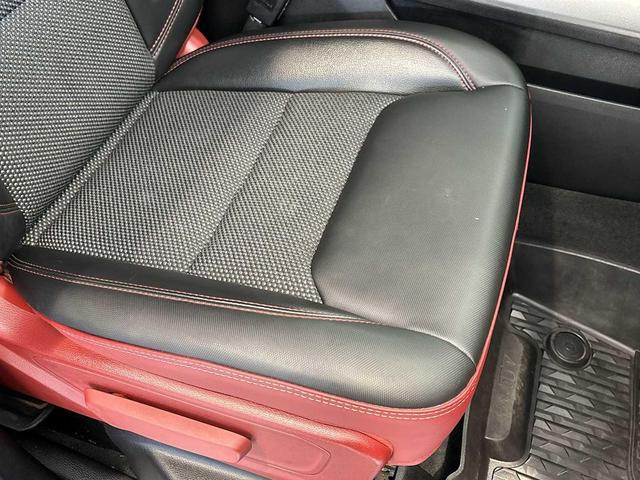 Photo of 2022 Diamond Black Crystal Pearlcoat RAM 1500