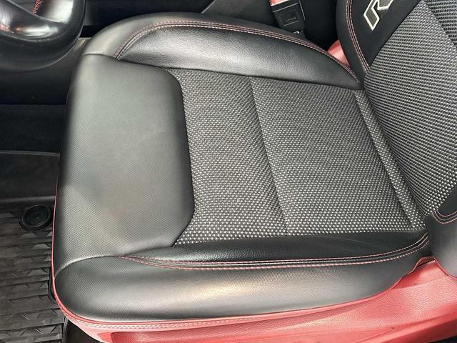 Photo of 2022 Diamond Black Crystal Pearlcoat RAM 1500