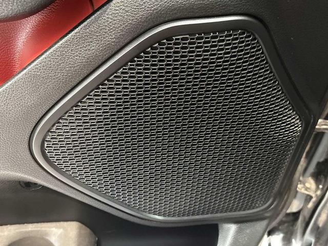 Photo of 2022 Diamond Black Crystal Pearlcoat RAM 1500