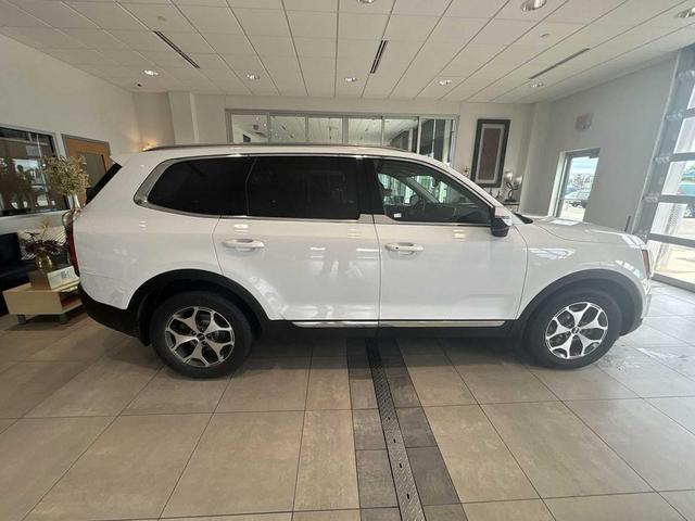 Photo of 2021 WHITE Kia Telluride