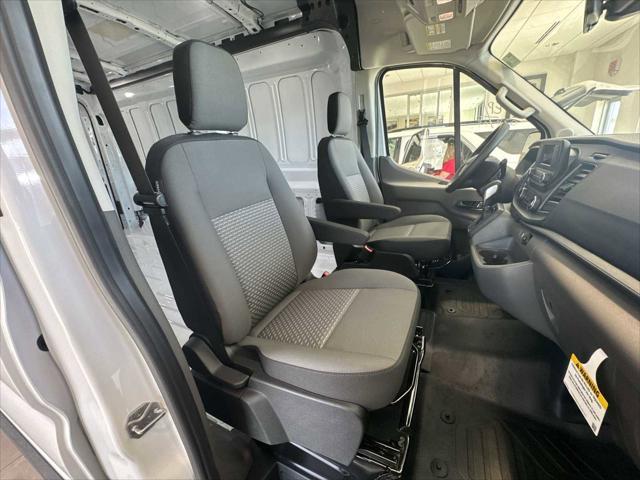 Photo of 2025 Oxford White Ford Transit-250