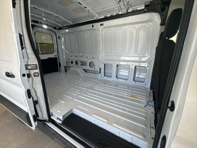Photo of 2025 Oxford White Ford Transit-250