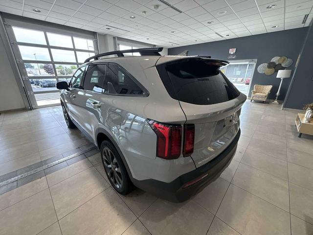 Photo of 2023 Wolf Gray Kia Sorento