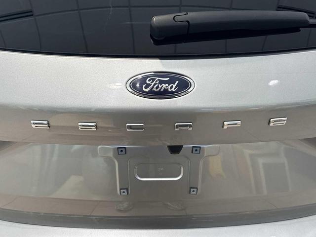 Photo of 2023 Iconic Silver Metallic Ford Escape