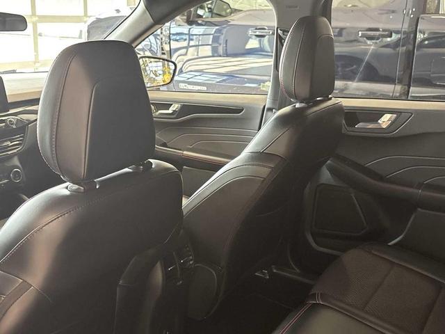 Photo of 2023 Iconic Silver Metallic Ford Escape
