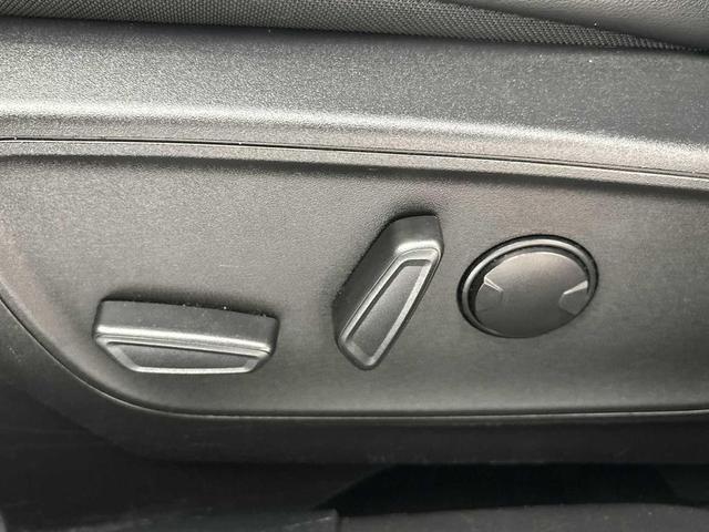Photo of 2023 Iconic Silver Metallic Ford Escape