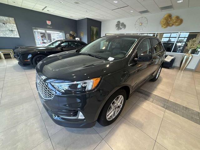 Photo of 2024 Forged Green Metallic Ford Edge