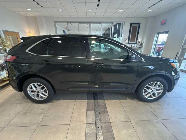Photo of 2024 Forged Green Metallic Ford Edge