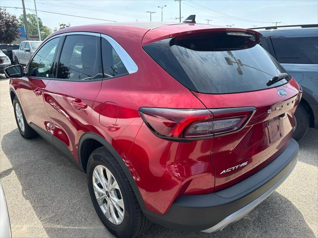 Photo of 2023 Rapid Red Metallic Tinted Clearcoat Ford Escape