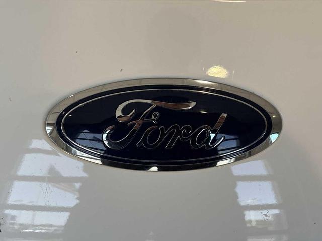 Photo of 2020 Oxford White Ford Escape