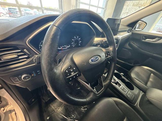 Photo of 2020 Oxford White Ford Escape