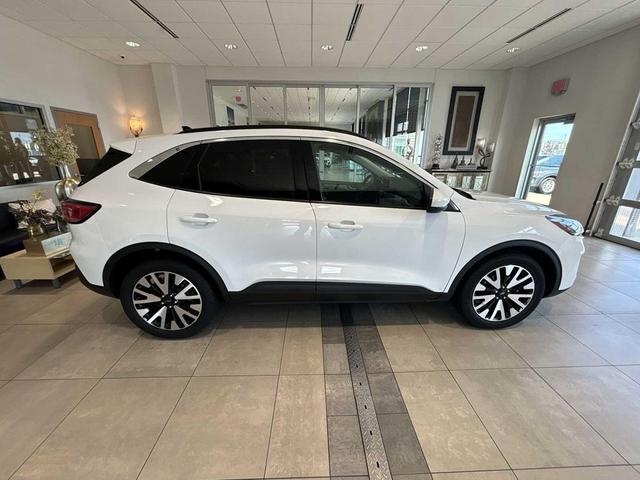 Photo of 2020 Oxford White Ford Escape