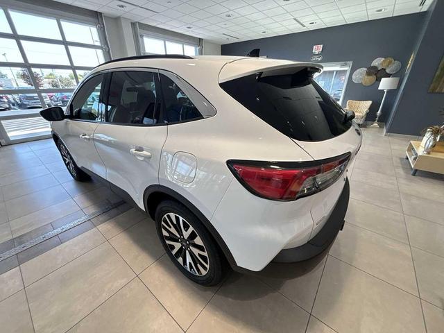 Photo of 2020 Oxford White Ford Escape