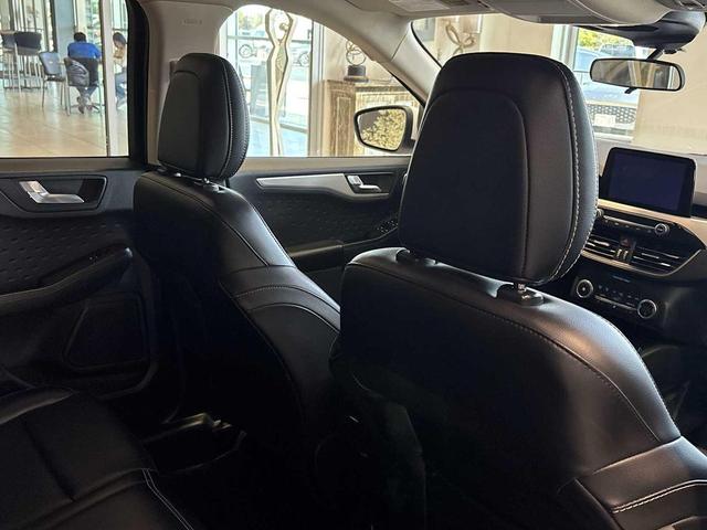 Photo of 2020 Oxford White Ford Escape