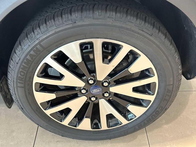 Photo of 2020 Oxford White Ford Escape