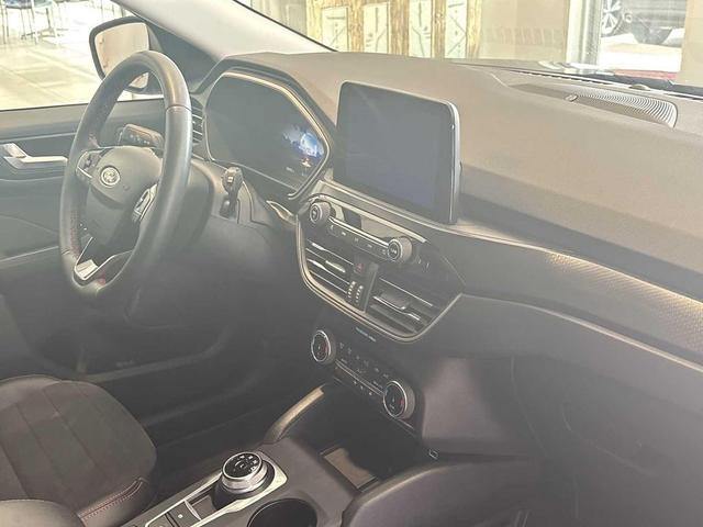 Photo of 2022 Agate Black Metallic Ford Escape
