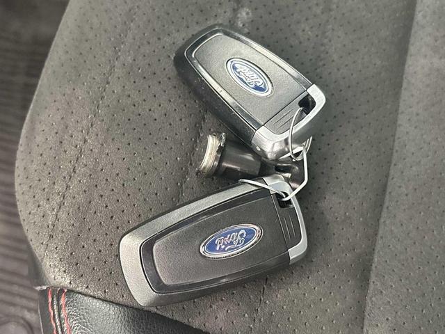 Photo of 2022 Agate Black Metallic Ford Escape