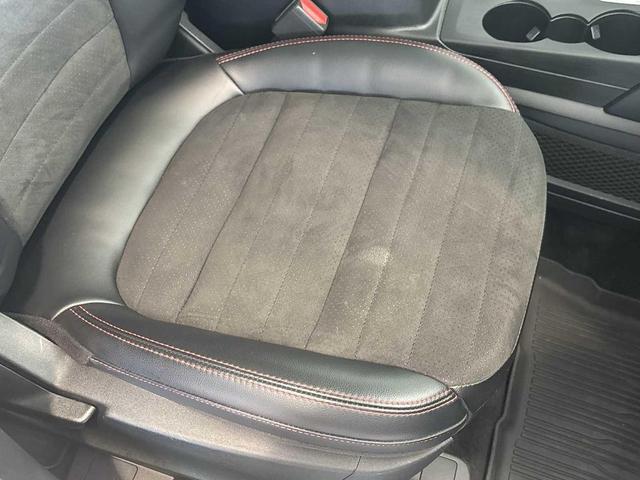 Photo of 2022 Agate Black Metallic Ford Escape