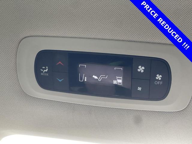 Photo of 2022 Bright White Clearcoat Chrysler Voyager