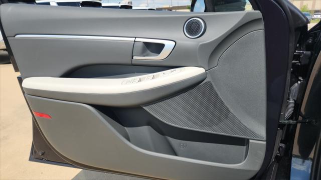 Photo of 2025 Carbon Blue Hyundai SONATA Hybrid