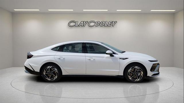 Photo of 2025 Serenity White Hyundai SONATA