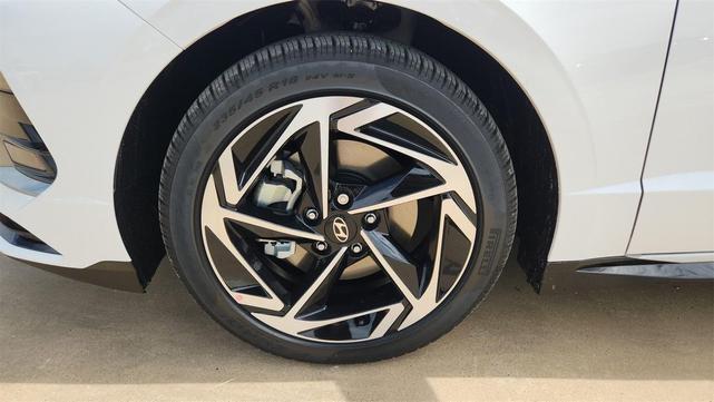 Photo of 2025 Serenity White Hyundai SONATA