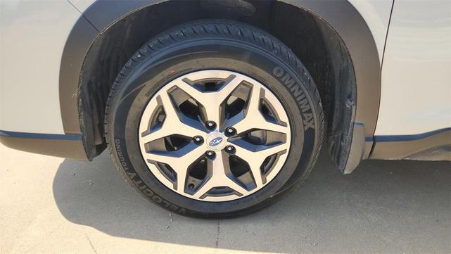 Photo of 2019 Crystal White Pearl Subaru Forester