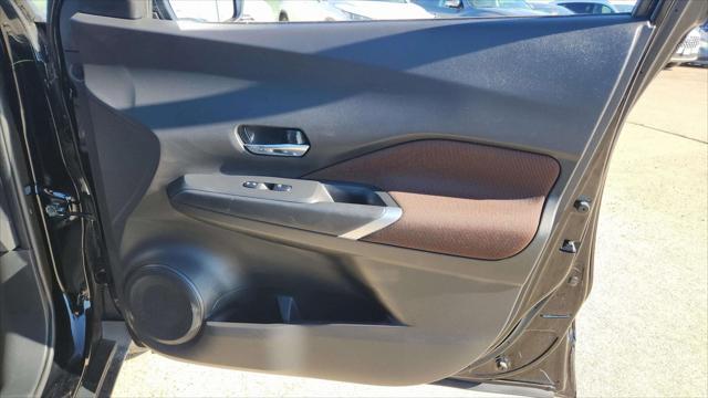 Photo of 2024 Super Black Nissan Kicks