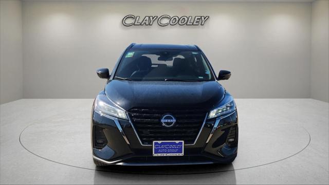 Photo of 2024 Super Black Nissan Kicks