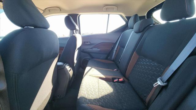 Photo of 2024 Super Black Nissan Kicks