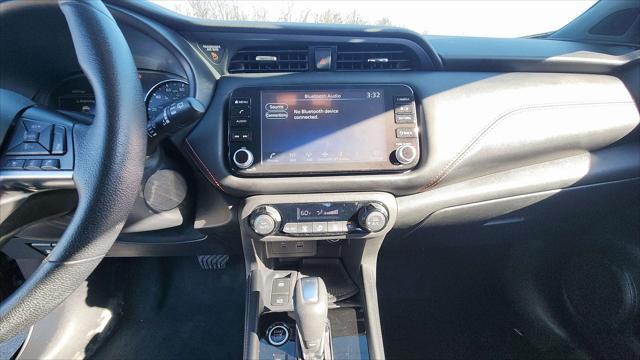Photo of 2024 Super Black Nissan Kicks