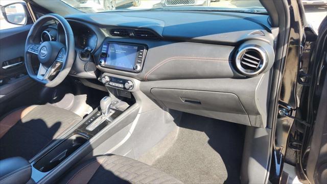 Photo of 2024 Super Black Nissan Kicks