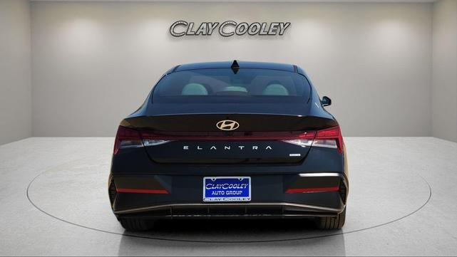 Photo of 2025 Abyss Black Hyundai ELANTRA