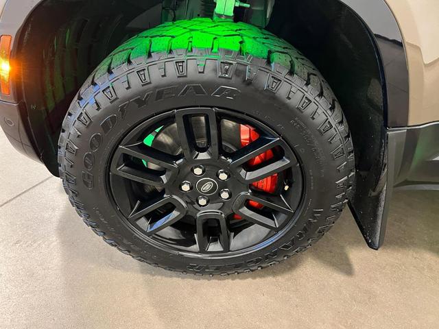 Photo of 2023 UP Land Rover Defender