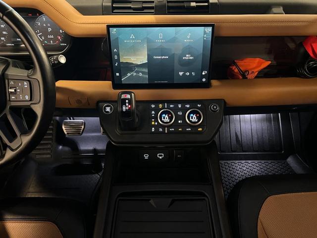 Photo of 2023 UP Land Rover Defender