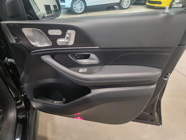 Photo of 2023 Black Mercedes-Benz GLS 450