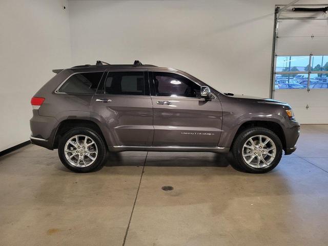 Photo of 2015 Granite Crystal Metallic Clearcoat Jeep Grand Cherokee