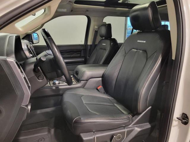 Photo of 2019 White Platinum Metallic Tri-Coat Ford Expedition Max