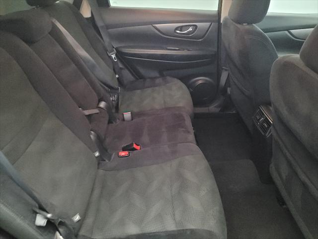 Photo of 2016 Gun Metallic Nissan Rogue