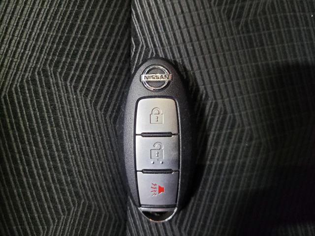 Photo of 2016 Gun Metallic Nissan Rogue